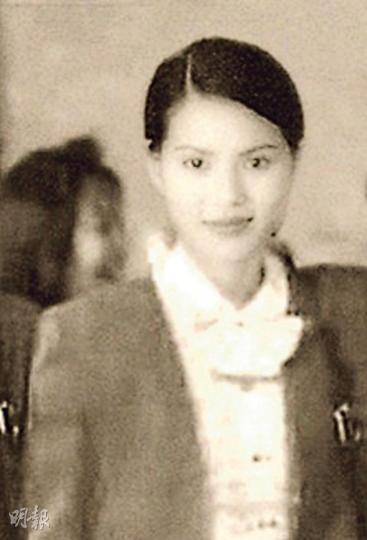 小龍女李若彤入行前原來是空姐!(微博圖片)周迅剛入行時做過掛曆模特兒。(微博圖片)周迅當時影掛曆,每張相報酬只有20元!(微博圖片)「微博女王」姚晨(後排右一)做過肯德基服務員,當時她更被安排洗廁所。(微博圖片) 小龍女李若彤入行前原來是空姐!(微博圖片)周迅剛入行時做過掛曆模特兒。(微博圖片)周迅當時影掛曆,每張相報酬只有20元!(微博圖片)「微博女王」姚晨(後排右一)做過肯德基服務員,當時她更被安排洗廁所。(微博圖片)