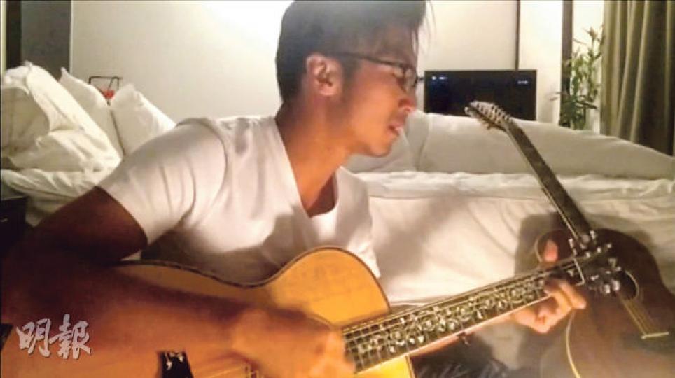 上月8日王菲45歲生日正日,霆鋒上載自彈自唱《一生一世》短片,被認為藉機向王菲示愛。(微博圖片) 上月8日王菲45歲生日正日,霆鋒上載自彈自唱《一生一世》短片,被認為藉機向王菲示愛。(微博圖片)