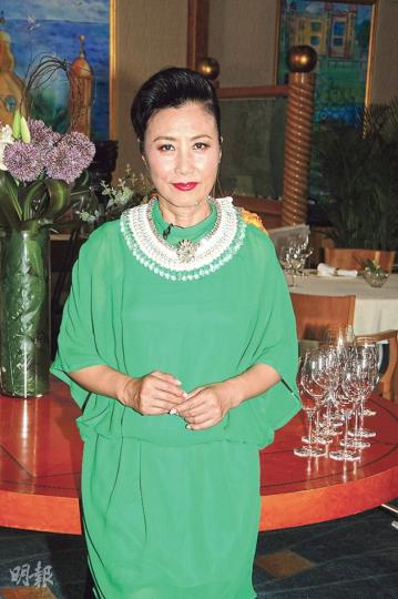 汪明荃知道鋒菲再撻着,即說:「那拉姑又要頭痛了!」(攝影﹕娛樂組)吳君如表示好想看鋒菲親密照。(攝影﹕娛樂組)婷婷男友戴尚安表示沒有關注霆鋒感情生活。(攝影﹕娛樂組) 汪明荃知道鋒菲再撻着,即說:「那拉姑又要頭痛了!」(攝影﹕娛樂組)吳君如表示好想看鋒菲親密照。(攝影﹕娛樂組)婷婷男友戴尚安表示沒有關注霆鋒感情生活。(攝影﹕娛樂組)