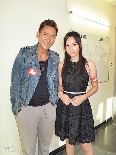 馬德鐘與徐子珊合作新劇《以和為貴》,兩人演一對歡喜冤家。(攝影/記者﹕鍾一虹)張名雅劇中演小三,拍攝爭老公的戲分時被子珊扯甩假髮,兼被彈胸圍帶。(攝影/記者﹕鍾一虹) 馬德鐘與徐子珊合作新劇《以和為貴》,兩人演一對歡喜冤家。(攝影/記者﹕鍾一虹)張名雅劇中演小三,拍攝爭老公的戲分時被子珊扯甩假髮,兼被彈胸圍帶。(攝影/記者﹕鍾一虹)
