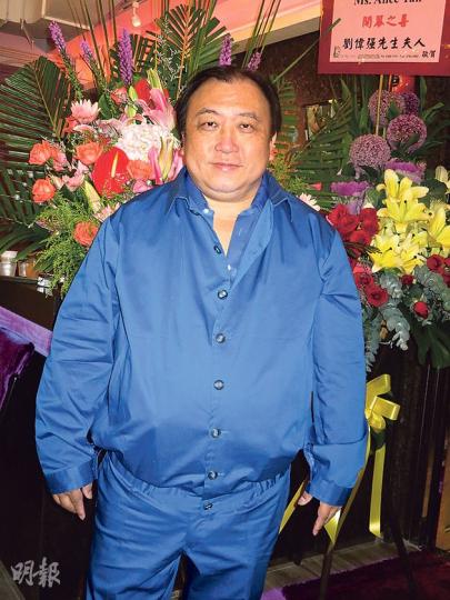 王晶認為警察與示威者都無錯。(攝影﹕娛樂組)謝天華自言愛香港藍色。(微博圖片) 王晶認為警察與示威者都無錯。(攝影﹕娛樂組)謝天華自言愛香港藍色。(微博圖片)