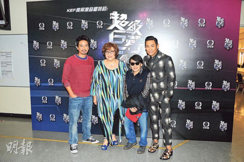 郭偉亮(左起)、曾路德、泰迪羅賓及杜德偉組成首集《超級巨聲4》的「專業評判」。(攝影/記者:陳釗)顧紀筠的兒子陳浚霆成功晉身16強。(攝影/記者:陳釗) 郭偉亮(左起)、曾路德、泰迪羅賓及杜德偉組成首集《超級巨聲4》的「專業評判」。(攝影/記者:陳釗)顧紀筠的兒子陳浚霆成功晉身16強。(攝影/記者:陳釗)