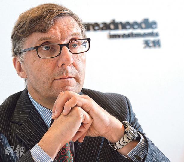 天利投資歐洲股市投資專家Francis Ellison認為,歐洲增長只是延遲,明年重見動力不會全面陷入衰退。(劉焌陶攝)德盛安聯董事總經理兼美國定息收益首席投資總監Doug Forsyth則看好高收益債券。(郭慶輝攝) 天利投資歐洲股市投資專家Francis Ellison認為,歐洲增長只是延遲,明年重見動力不會全面陷入衰退。(劉焌陶攝)德盛安聯董事總經理兼美國定息收益首席投資總監Doug Forsyth則看好高收益債券。(郭慶輝攝)