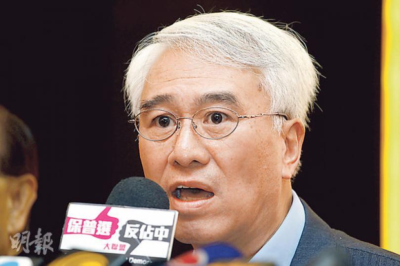 「保普選反佔中大聯盟」召集人周融話,自己唔會因為佔領行動移民,仲話唔可以畀一啲人為咗自己理想,將香港變成地獄。(郭慶輝攝) 「保普選反佔中大聯盟」召集人周融話,自己唔會因為佔領行動移民,仲話唔可以畀一啲人為咗自己理想,將香港變成地獄。(郭慶輝攝)