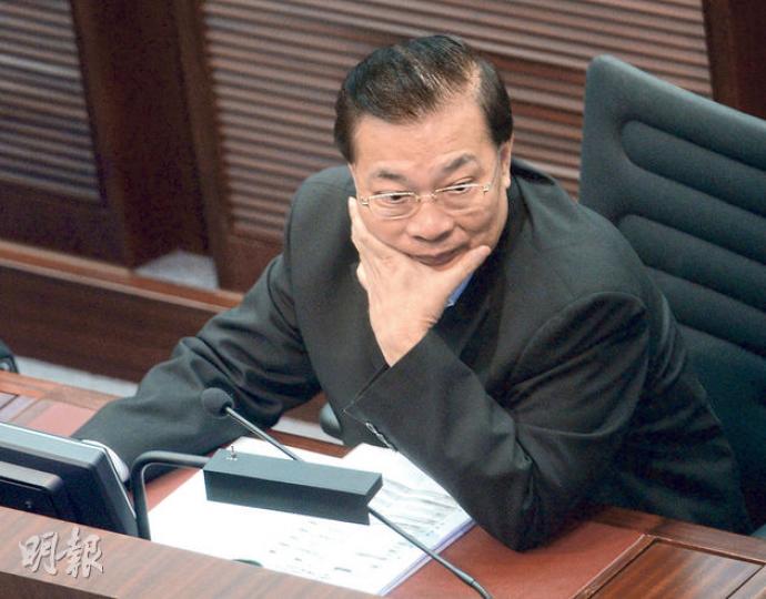 民建聯主席譚耀宗(圖)、葉國謙等12名議員,計劃在下周三立法會大會,根據議事規則第20條,透過呈請書的方式,要求立法會成立委員會,調查佔領行動。(劉焌陶攝) 民建聯主席譚耀宗(圖)、葉國謙等12名議員,計劃在下周三立法會大會,根據議事規則第20條,透過呈請書的方式,要求立法會成立委員會,調查佔領行動。(劉焌陶攝)