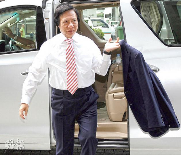 郭炳江(圖)否認向郭炳聯建議向許仕仁發放花紅,藉此把未完成的11個月顧問費支付給許。他強調尊重郭炳聯,不會在胞弟負責的範圍,向胞弟施壓。(李紹昌攝)郭炳聯(圖)一方稱,他與許仕仁和郭炳江見面並談及顧問合約尾數當晚,郭炳聯只逗留了很短時間,其後更到按摩浴池浸浴。(李紹昌攝)(明報製圖) 郭炳江(圖)否認向郭炳聯建議向許仕仁發放花紅,藉此把未完成的11個月顧問費支付給許。他強調尊重郭炳聯,不會在胞弟負責的範圍,向胞弟施壓。(李紹昌攝)郭炳聯(圖)一方稱,他與許仕仁和郭炳江見面並談及顧問合約尾數當晚,郭炳聯只逗留了很短時間,其後更到按摩浴池浸浴。(李紹昌攝)(明報製圖)