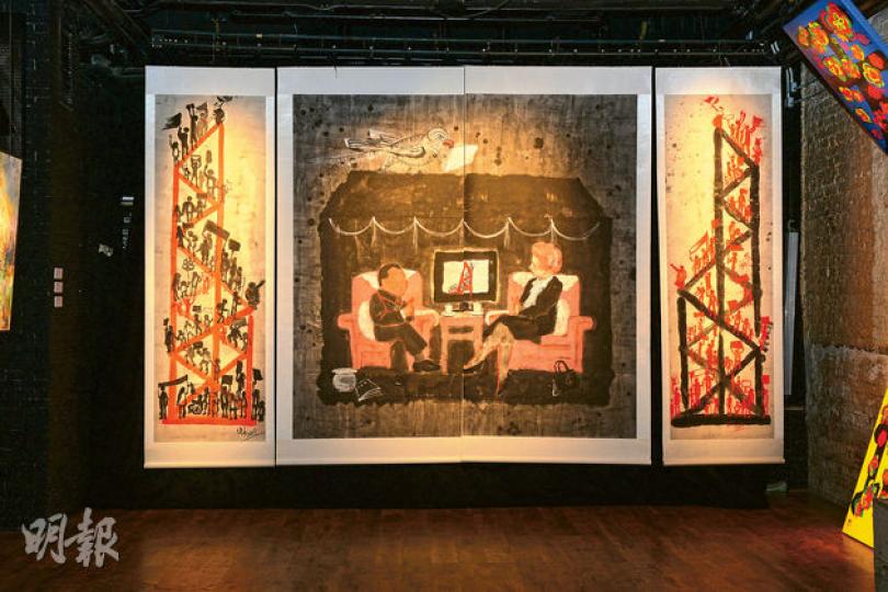 王純杰《墓穴中的對話》(中)彩墨紙本,245×250cm,2014年,售價﹕40萬港元,《佔領中環(四)》(左)彩墨紙本,245×70cm,2014年,售價﹕20萬港元,《佔領中環(五)》(右)彩墨紙本,245×70cm,2014年,售價﹕20萬港元,王純杰在1990年代中以港漂身分為主題,進行裝置、油畫創作,十多年來參與歷屆「特首造像」,以藝術方式爭取普選。今次帶來更具爭議性的畫作,恍似已故的鄧伯伯與戴卓爾夫人在地府看佔中。作品售出後藝術家所得收入,將捐助香港學生運動。(陳淑安攝) 王守清《意 王純杰《墓穴中的對話》(中)彩墨紙本,245×250cm,2014年,售價﹕40萬港元,《佔領中環(四)》(左)彩墨紙本,245×70cm,2014年,售價﹕20萬港元,《佔領中環(五)》(右)彩墨紙本,245×70cm,2014年,售價﹕20萬港元,王純杰在1990年代中以港漂身分為主題,進行裝置、油畫創作,十多年來參與歷屆「特首造像」,以藝術方式爭取普選。今次帶來更具爭議性的畫作,恍似已故的鄧伯伯與戴卓爾夫人在地府看佔中。作品售出後藝術家所得收入,將捐助香港學生運動。(陳淑安攝) 王守清《意