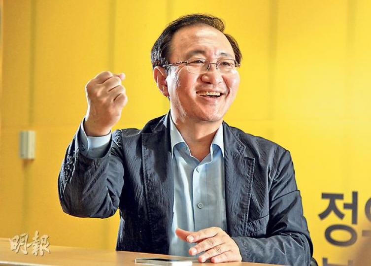 韓國工運領袖、前國會議員魯會燦認為,韓國民主黨派,雖然長期在野,但現行的總統直選制度已保障了民意表達,他對韓國民主化前景充滿信心。(林俊源攝) 韓國工運領袖、前國會議員魯會燦認為,韓國民主黨派,雖然長期在野,但現行的總統直選制度已保障了民意表達,他對韓國民主化前景充滿信心。(林俊源攝)