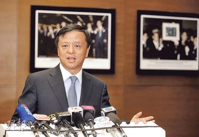 兩地證監會昨日沒有公布滬港通啟動日期,令市場期望再度落空。港交所行政總裁李小加(圖)昨早指出,何時公布並不重要,一切準備工作已經就緒。(馮漢柱攝) 兩地證監會昨日沒有公布滬港通啟動日期,令市場期望再度落空。港交所行政總裁李小加(圖)昨早指出,何時公布並不重要,一切準備工作已經就緒。(馮漢柱攝)