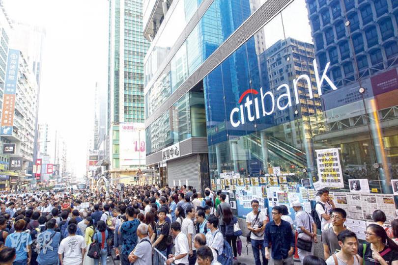 旺角惠豐中心大租客花旗銀行,佔中下本月至今僅開舖5天,市場指上址月租逾250萬元,變相白白交租。(郭慶輝攝) 旺角惠豐中心大租客花旗銀行,佔中下本月至今僅開舖5天,市場指上址月租逾250萬元,變相白白交租。(郭慶輝攝)