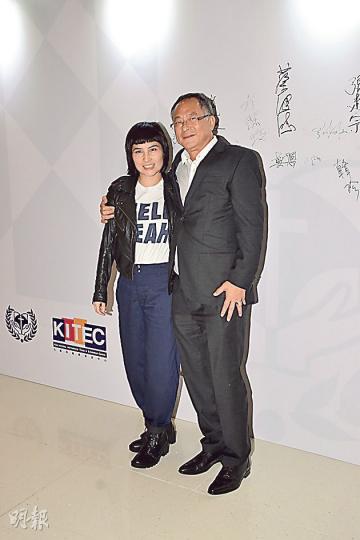 杜琪峯與何超儀齊看電影《爭氣》特別場。(攝影﹕梁迺楠)龔慈恩女兒Ashley甚有明星相。(攝影﹕梁迺楠)陳奕迅講明不接受訪問,到場影相後即入場看戲。(攝影﹕梁迺楠) 杜琪峯與何超儀齊看電影《爭氣》特別場。(攝影﹕梁迺楠)龔慈恩女兒Ashley甚有明星相。(攝影﹕梁迺楠)陳奕迅講明不接受訪問,到場影相後即入場看戲。(攝影﹕梁迺楠)