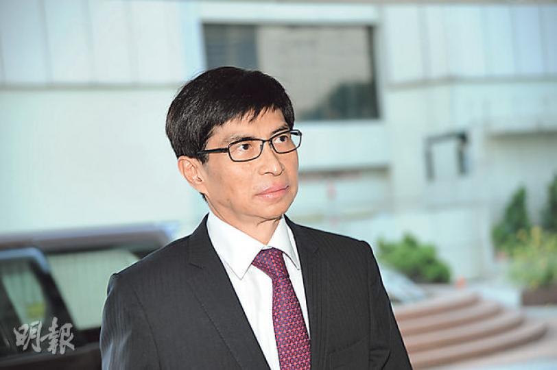 陳鉅源(圖)否認控方所指以郭炳湘為代罪羔羊,推卸罪責,隱瞞自己向許仕仁提供賄款。他昨日作供完畢。(胡景禧攝) 陳鉅源(圖)否認控方所指以郭炳湘為代罪羔羊,推卸罪責,隱瞞自己向許仕仁提供賄款。他昨日作供完畢。(胡景禧攝)