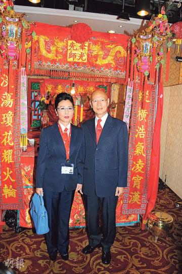 八和會館主席汪明荃與擔任理事的老公羅家英出席「華光先師誕晚宴」。(攝影/記者:陳釗) 八和會館主席汪明荃與擔任理事的老公羅家英出席「華光先師誕晚宴」。(攝影/記者:陳釗)