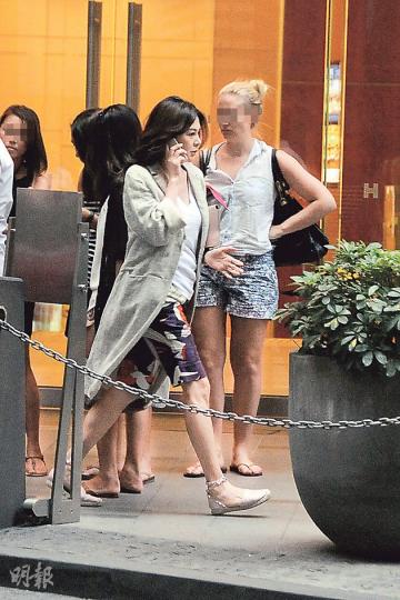 52歲的關之琳急步行邊講電話。(攝影/記者:梁榮達)54歲的鍾楚紅快閃入了置地廣場。(攝影/記者:梁榮達)53歲的葉蒨文扶着媽媽慢行,十分乖女。(攝影/記者:梁榮達)下月60歲生日的林青霞舉手投足都充滿星味。(攝影/記者:梁榮達)(攝影/記者:梁榮達) 52歲的關之琳急步行邊講電話。(攝影/記者:梁榮達)54歲的鍾楚紅快閃入了置地廣場。(攝影/記者:梁榮達)53歲的葉蒨文扶着媽媽慢行,十分乖女。(攝影/記者:梁榮達)下月60歲生日的林青霞舉手投足都充滿星味。(攝影/記者:梁榮達)(攝影/記者:梁榮達)