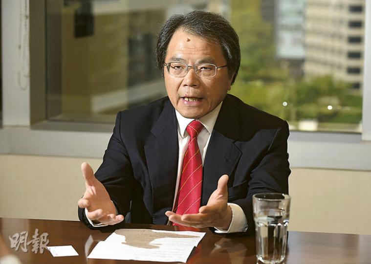 「紅籌之父」梁伯韜(圖)認為,本港錯失了阿里巴巴上市的「千億大刁」,雖然這只是表面的盈虧問題,但更深層意義是本港市場未能與時並進。(陳淑安攝) 「紅籌之父」梁伯韜(圖)認為,本港錯失了阿里巴巴上市的「千億大刁」,雖然這只是表面的盈虧問題,但更深層意義是本港市場未能與時並進。(陳淑安攝)
