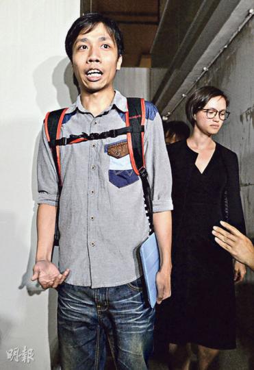 旺角示威者霍偉邦盼修改禁制令後,有助解決近期旺角因清理路障而出現的混亂局面,令佔領者和反佔領者有空間思考如何處理事件。(余俊亮攝) 旺角示威者霍偉邦盼修改禁制令後,有助解決近期旺角因清理路障而出現的混亂局面,令佔領者和反佔領者有空間思考如何處理事件。(余俊亮攝)