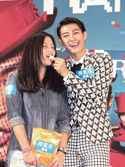 原來鍾鎮濤的長女鍾嘉晴是炎亞綸的粉絲,由飛輪海支持至今。(攝影/記者:楊安莉)炎亞綸隔了1年沒來港,所以很高興再見到香港粉絲。(攝影/記者:楊安莉) 原來鍾鎮濤的長女鍾嘉晴是炎亞綸的粉絲,由飛輪海支持至今。(攝影/記者:楊安莉)炎亞綸隔了1年沒來港,所以很高興再見到香港粉絲。(攝影/記者:楊安莉)