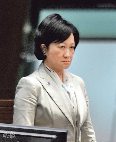 新民黨主席兼立法會議員葉劉淑儀批評,周永康提出要上京見官員是「博見報」,又認為即使泛民議員辭職引發補選變相公投,亦不會動搖人大常委對政改決定。(盧翊銘攝) 新民黨主席兼立法會議員葉劉淑儀批評,周永康提出要上京見官員是「博見報」,又認為即使泛民議員辭職引發補選變相公投,亦不會動搖人大常委對政改決定。(盧翊銘攝)