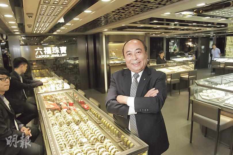 六福主席黃偉常說,即使旺區零售業受到「佔領」打擊,無改傳統旺區的地位,他們續會在區內趁平物色面積更大的店舖作為據點。(郭慶輝 攝) 六福主席黃偉常說,即使旺區零售業受到「佔領」打擊,無改傳統旺區的地位,他們續會在區內趁平物色面積更大的店舖作為據點。(郭慶輝 攝)