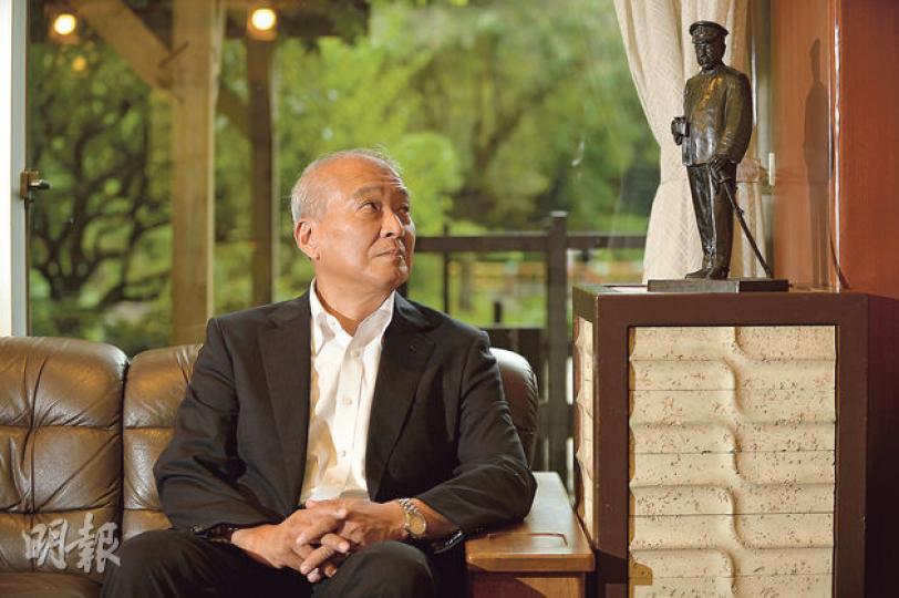 曾訪問中國的日本自衛隊前統合幕僚長齋藤隆(圖)認為,解禁集體自衛權,是保障日本成為和平國家的前提。他又表示希望中日軍官多會面交流,對應釣魚島問題要冷靜,盡快建立緊急聯絡體制。齋藤氏旁的雕像乃舊日本海軍「戰神」東鄉平八郎。(余俊亮攝) 曾訪問中國的日本自衛隊前統合幕僚長齋藤隆(圖)認為,解禁集體自衛權,是保障日本成為和平國家的前提。他又表示希望中日軍官多會面交流,對應釣魚島問題要冷靜,盡快建立緊急聯絡體制。齋藤氏旁的雕像乃舊日本海軍「戰神」東鄉平八郎。(余俊亮攝)
