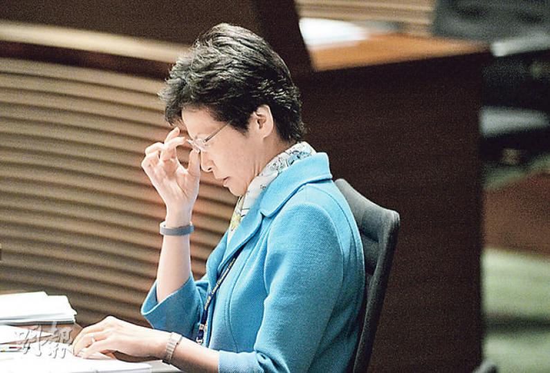 立法會議員毛孟靜昨提出以特權法調查特首梁振英收取UGL款項事件,而代表政府發言的政務司長林鄭月娥(圖)一度回應﹕「毛議員在她剛才的發言中對行政長官肆意抨擊,無理指控,實在令人遺憾。」(盧翊銘攝) 立法會議員毛孟靜昨提出以特權法調查特首梁振英收取UGL款項事件,而代表政府發言的政務司長林鄭月娥(圖)一度回應﹕「毛議員在她剛才的發言中對行政長官肆意抨擊,無理指控,實在令人遺憾。」(盧翊銘攝)