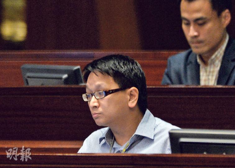 工聯會鄧家彪(前)呢次趕及入會議廳,避免流會,佢黨友郭偉強(後)早前跑到喘氣,都無法喺15分鐘限時前趕到,慘變流會「罪人」。(盧翊銘攝) 工聯會鄧家彪(前)呢次趕及入會議廳,避免流會,佢黨友郭偉強(後)早前跑到喘氣,都無法喺15分鐘限時前趕到,慘變流會「罪人」。(盧翊銘攝)