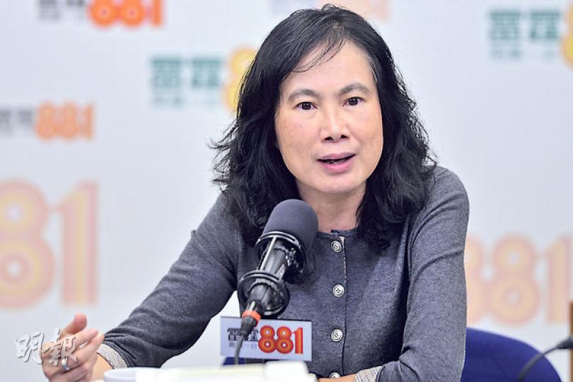 香港中學校長會主席李雪英指出,若政府因為佔領運動而改變通識科,是扭曲教育的危險做法,「是否有人做了原子彈就抽走化學這一科出來?」(黃志東攝) 香港中學校長會主席李雪英指出,若政府因為佔領運動而改變通識科,是扭曲教育的危險做法,「是否有人做了原子彈就抽走化學這一科出來?」(黃志東攝)