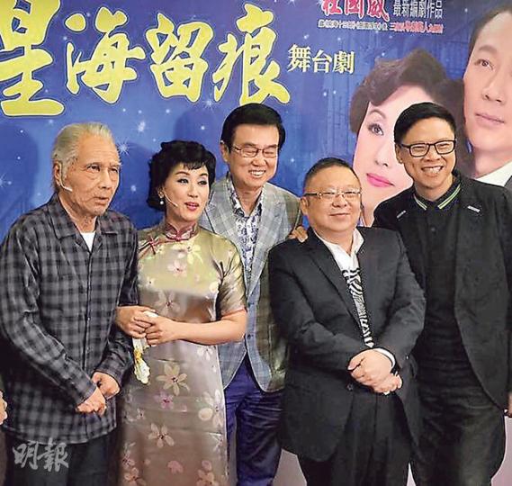陳志雲、黃百鳴前來捧李居明、黎耀祥及蓋鳴暉場。黎耀祥(左一)化了老妝,幾乎認不出是他。(攝影/記者:楊安莉) 陳志雲、黃百鳴前來捧李居明、黎耀祥及蓋鳴暉場。黎耀祥(左一)化了老妝,幾乎認不出是他。(攝影/記者:楊安莉)