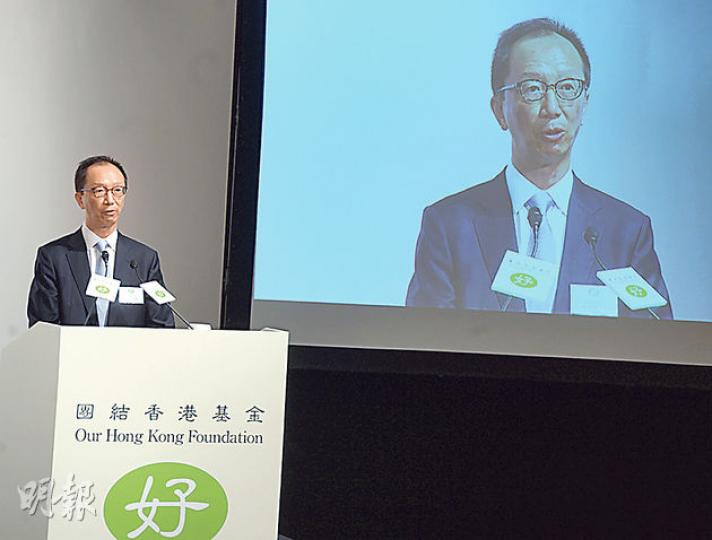 外界關注「團結香港基金」是否為前財政司長梁錦松(圖)參選下屆特首造勢,梁錦松昨以基金顧問身分,為香港「把脈」。經常與他一起出席活動的前財經事務及庫務局長馬時亨亦是獲邀嘉賓,一早來撐場,但沒有列入基金顧問。(劉焌陶攝) 外界關注「團結香港基金」是否為前財政司長梁錦松(圖)參選下屆特首造勢,梁錦松昨以基金顧問身分,為香港「把脈」。經常與他一起出席活動的前財經事務及庫務局長馬時亨亦是獲邀嘉賓,一早來撐場,但沒有列入基金顧問。(劉焌陶攝)