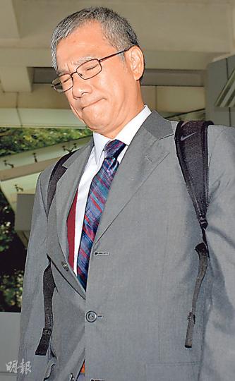 案發時擔任「南丫四號」船長的被告周志偉(圖),昨晨抵達高等法院,就誤殺等41項控罪受審,他進入法院時不發一言。(葉家豪攝)案發時任職「海泰號」船長的被告黎細明(圖),昨於高院否認誤殺等41項控罪。(葉家豪攝) 案發時擔任「南丫四號」船長的被告周志偉(圖),昨晨抵達高等法院,就誤殺等41項控罪受審,他進入法院時不發一言。(葉家豪攝)案發時任職「海泰號」船長的被告黎細明(圖),昨於高院否認誤殺等41項控罪。(葉家豪攝)