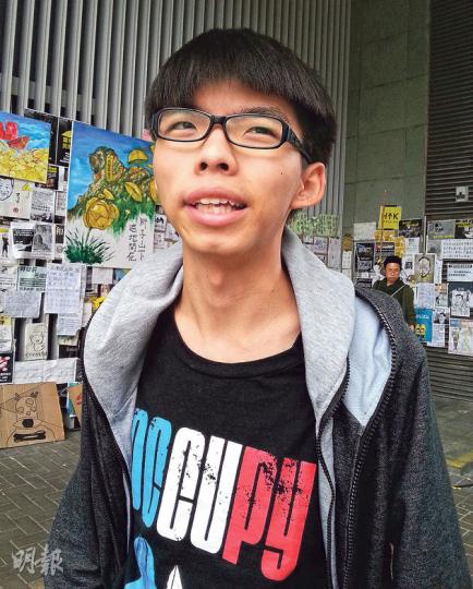 學民思潮召集人黃之鋒(圖)昨日回應佔中三子擬下周自首一事,說他個人傾向在清場期間被捕。(岑詠欣攝) 學民思潮召集人黃之鋒(圖)昨日回應佔中三子擬下周自首一事,說他個人傾向在清場期間被捕。(岑詠欣攝)