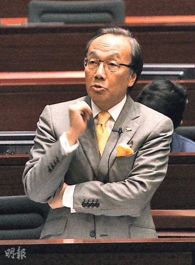 工務小組主席梁家傑批評,政府把攸關民生的項目剔走是與民為敵。他又相信政府不希望開先例,讓小組主席可調動議程,形容今次雖不能「權為民用」,但已迫使政府露出真面目。(李紹昌攝) 工務小組主席梁家傑批評,政府把攸關民生的項目剔走是與民為敵。他又相信政府不希望開先例,讓小組主席可調動議程,形容今次雖不能「權為民用」,但已迫使政府露出真面目。(李紹昌攝)