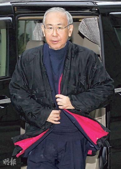 許仕仁(圖)一方強調上任後向公眾否認收取新地過千萬元,是許尊重郭炳江的要求,對外隱瞞,以免郭炳江與郭炳湘加深嫌隙。(李紹昌攝) 許仕仁(圖)一方強調上任後向公眾否認收取新地過千萬元,是許尊重郭炳江的要求,對外隱瞞,以免郭炳江與郭炳湘加深嫌隙。(李紹昌攝)