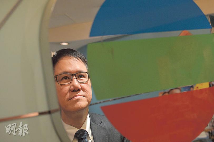 無綫電視廣播業務總經理鄭善強(圖)看淡港視在網上首播劇集,認為無法製造足夠廣告收入,支撐每集過百萬元的製作成本。他透露無綫來年革新My TV網上平台,個別內容或收費,但未肯透露詳情,只笑言跟現有的收費模式並不一樣,「希望成功啦」。(鄧宗弘攝) 無綫電視廣播業務總經理鄭善強(圖)看淡港視在網上首播劇集,認為無法製造足夠廣告收入,支撐每集過百萬元的製作成本。他透露無綫來年革新My TV網上平台,個別內容或收費,但未肯透露詳情,只笑言跟現有的收費模式並不一樣,「希望成功啦」。(鄧宗弘攝)