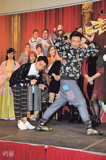 王祖藍與張繼聰鬥搞笑,令現場充滿歡笑聲。(攝影/記者:梁榮達)李亞男(右起)與王祖藍以黑白情侶裝宣傳劇集,萬綺雯則因趕戲以古裝上陣。(攝影/記者:梁榮達) 王祖藍與張繼聰鬥搞笑,令現場充滿歡笑聲。(攝影/記者:梁榮達)李亞男(右起)與王祖藍以黑白情侶裝宣傳劇集,萬綺雯則因趕戲以古裝上陣。(攝影/記者:梁榮達)