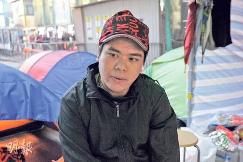 在旺角亞皆老街留守的「大貓」稱會留守到最後,若執達主任到場,會配合禁制令執行,又說該處「守唔住」。(林浚源攝) 在旺角亞皆老街留守的「大貓」稱會留守到最後,若執達主任到場,會配合禁制令執行,又說該處「守唔住」。(林浚源攝)