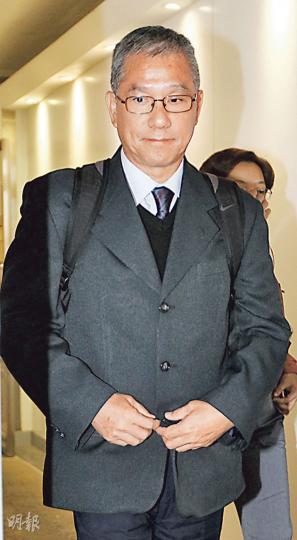 被告周志偉(圖)被控誤殺等41項控罪,控方庭上指他擔任船長的南丫四號,案發時轉向太遲。(郭慶輝攝)被告黎細明(圖)昨到高院受審,離開時不發一言,他所駕駛的海泰號被指案發時轉錯方向。(郭慶輝攝) 被告周志偉(圖)被控誤殺等41項控罪,控方庭上指他擔任船長的南丫四號,案發時轉向太遲。(郭慶輝攝)被告黎細明(圖)昨到高院受審,離開時不發一言,他所駕駛的海泰號被指案發時轉錯方向。(郭慶輝攝)
