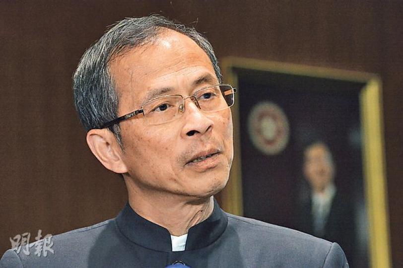 立法會主席曾鈺成昨日嚴厲譴責衝擊立法會行為,但表明相信衝擊者與其他佔領者不同,亦注意到佔領者同樣不同意衝擊。(鄧宗弘攝)被人毁壞的立法會石牆內為樓梯通道,出口只可從內打開,表面上看不出裏面為樓梯。有示威者稱衝擊者是從網上看到立法會圖則,才選定地方破壞,有人就質疑該圖則如何流出。(郭慶輝攝)示威者昨凌晨衝擊立法會,並以鐵馬、渠蓋等撞穿立法會地下大堂兩道玻璃門,昨日下午立法會用圍板封起破損的玻璃門。(郭慶輝攝) 立法會主席曾鈺成昨日嚴厲譴責衝擊立法會行為,但表明相信衝擊者與其他佔領者不同,亦注意到佔領者同樣不同意衝擊。(鄧宗弘攝)被人毁壞的立法會石牆內為樓梯通道,出口只可從內打開,表面上看不出裏面為樓梯。有示威者稱衝擊者是從網上看到立法會圖則,才選定地方破壞,有人就質疑該圖則如何流出。(郭慶輝攝)示威者昨凌晨衝擊立法會,並以鐵馬、渠蓋等撞穿立法會地下大堂兩道玻璃門,昨日下午立法會用圍板封起破損的玻璃門。(郭慶輝攝)