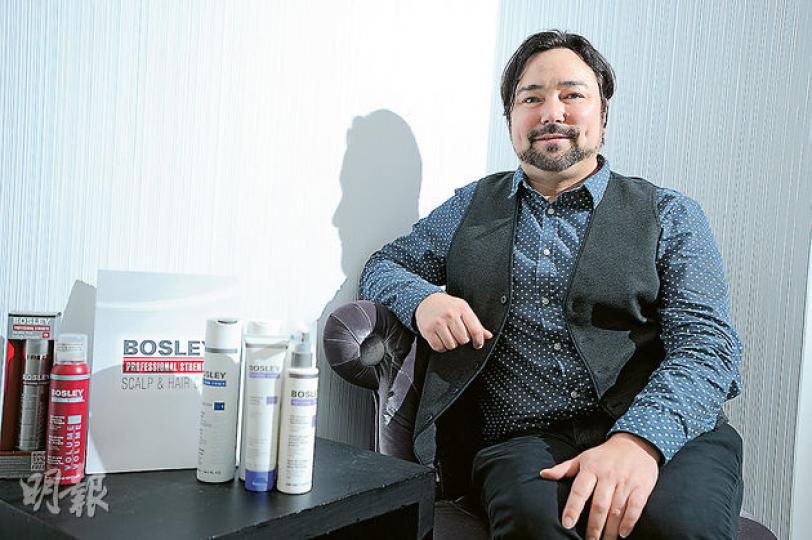 Eric McLemore表示頭髮不分國籍,所有女士的頭髮生長模式都一樣,所以護髮的步驟大致相同。 (胡景禧攝) Eric McLemore表示頭髮不分國籍,所有女士的頭髮生長模式都一樣,所以護髮的步驟大致相同。 (胡景禧攝)
