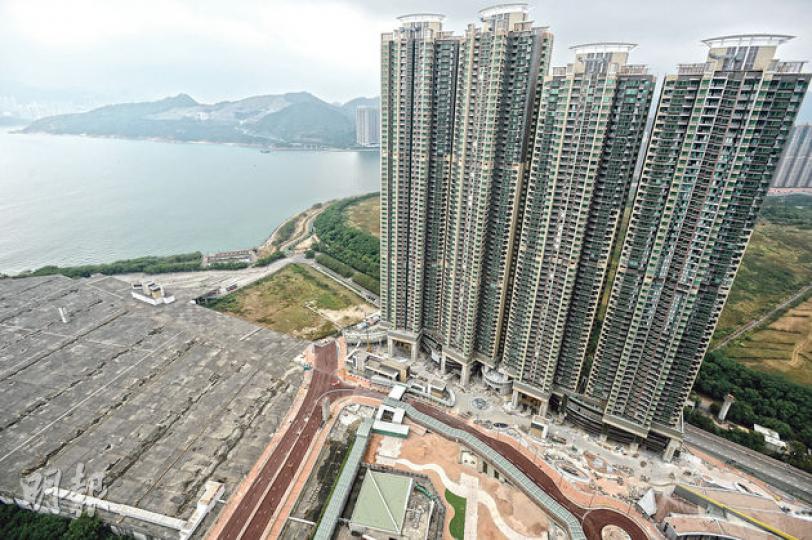 長實旗下將軍澳日出康城緻藍天,獲批預售至今11個月仍未推出市場。(盧翊銘攝) 長實旗下將軍澳日出康城緻藍天,獲批預售至今11個月仍未推出市場。(盧翊銘攝)