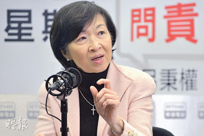 行會成員羅范椒芬表示,從朋友間聽聞,現時移民人數增加,原因「不是怕共產黨,而是怕了年輕人」,認為他們「不聽人講」,害怕將來由這些年輕人掌權,社會「不知會變成什麼樣子」。(黃志東攝) 工聯會王國興指出,佔領者如甘地般不損他人權益抗爭的話便沒有問題,但現時很多市民受到影響,認為現時欠缺有膽識和氣魄的政治領袖去呼籲示威者退場。(黄志東攝) 行會成員羅范椒芬表示,從朋友間聽聞,現時移民人數增加,原因「不是怕共產黨,而是怕了年輕人」,認為他們「不聽人講」,害怕將來由這些年輕人掌權,社會「不知會變成什麼樣子」。(黃志東攝) 工聯會王國興指出,佔領者如甘地般不損他人權益抗爭的話便沒有問題,但現時很多市民受到影響,認為現時欠缺有膽識和氣魄的政治領袖去呼籲示威者退場。(黄志東攝)
