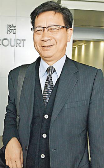 關雄生(圖)一方強調,若他打算以貸款掩飾07年向許仕仁輸送款項,則與陳鉅源簽訂的投資協議會寫入條款容許關向他人借貸,令掩飾賄款的說法更完善。(劉焌陶攝)(明報製圖) 關雄生(圖)一方強調,若他打算以貸款掩飾07年向許仕仁輸送款項,則與陳鉅源簽訂的投資協議會寫入條款容許關向他人借貸,令掩飾賄款的說法更完善。(劉焌陶攝)(明報製圖)