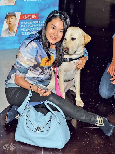 陳淑蘭前晚出席首映滿場飛,又跟導盲犬自拍,儼如主人家。(攝影/記者:陳釗)因老公生病而獨自出席首映的楊張新悅,拒透露有否心癢癢想復出拍戲。(攝影/記者:陳釗) 陳淑蘭前晚出席首映滿場飛,又跟導盲犬自拍,儼如主人家。(攝影/記者:陳釗)因老公生病而獨自出席首映的楊張新悅,拒透露有否心癢癢想復出拍戲。(攝影/記者:陳釗)