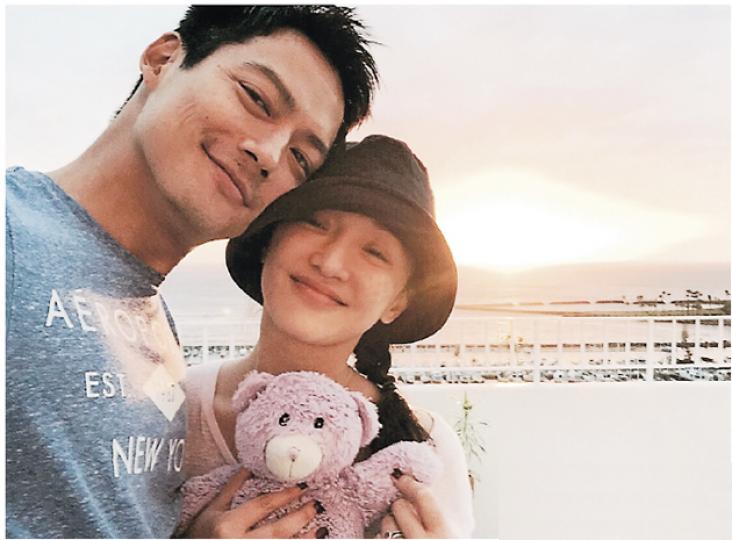 周迅與高聖遠婚後繼續甜蜜蜜。(微博圖片) 周迅與高聖遠婚後繼續甜蜜蜜。(微博圖片)
