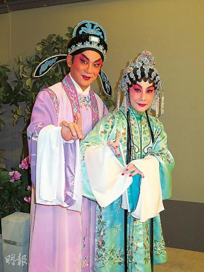 汪明荃與內地著名粵劇演員丁凡為《歡樂滿東華》錄影折子戲。(攝影/記者:孫慧莊) 汪明荃與內地著名粵劇演員丁凡為《歡樂滿東華》錄影折子戲。(攝影/記者:孫慧莊)
