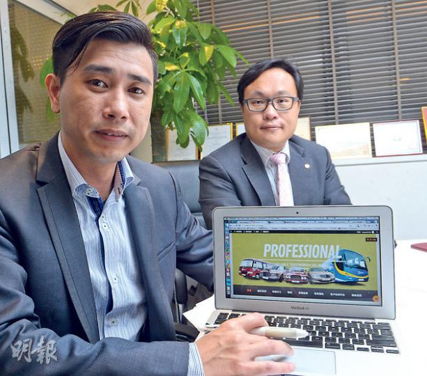 銀禧國際旅遊經理李穎龍表示,鑑於旅客多了用智能手機上網,公司就在幾個星期前將網站修改成「可適化」,令它可以支援不同解像度的瀏覽裝置。(劉焌陶攝) 銀禧國際旅遊經理李穎龍表示,鑑於旅客多了用智能手機上網,公司就在幾個星期前將網站修改成「可適化」,令它可以支援不同解像度的瀏覽裝置。(劉焌陶攝)