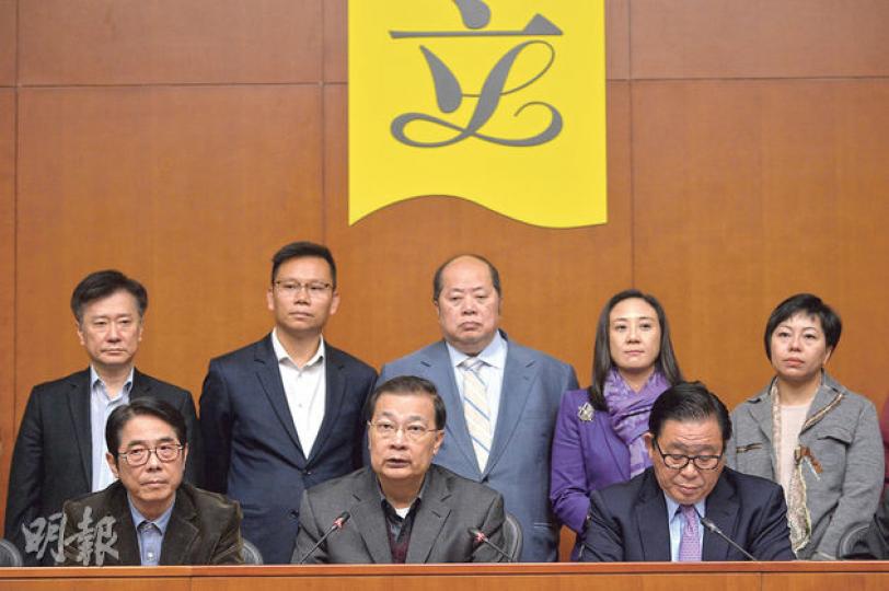 建制派議員昨日召開聯合記者會,並發聲明「強烈要求」立法會行管會徹查有雙學成員進入立法會大樓一事。(鄧宗弘攝) 建制派議員昨日召開聯合記者會,並發聲明「強烈要求」立法會行管會徹查有雙學成員進入立法會大樓一事。(鄧宗弘攝)