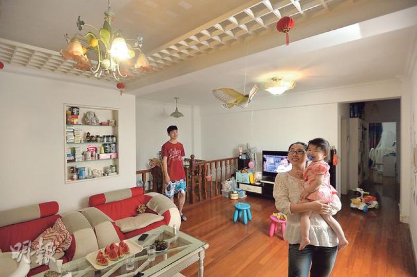 何勇一家住在上海市中心,兩夫婦分別任職銀行和外資企業,在父母資助下付了首期後,兩人每月要拿家庭收入一半來供樓。(鄧宗弘攝)(鄧宗弘攝) 何勇一家住在上海市中心,兩夫婦分別任職銀行和外資企業,在父母資助下付了首期後,兩人每月要拿家庭收入一半來供樓。(鄧宗弘攝)(鄧宗弘攝)