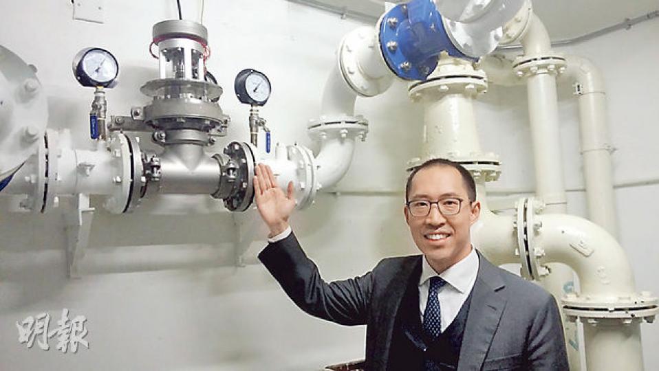 黃永光表示,囍匯將安裝第二代大廈水力發電系統,是全球首個採用該系統的樓盤。(林尚民攝) 黃永光表示,囍匯將安裝第二代大廈水力發電系統,是全球首個採用該系統的樓盤。(林尚民攝)
