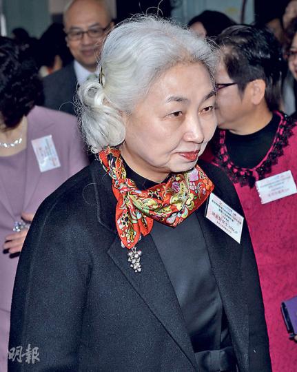 基本法委員會副主席梁愛詩昨出席「香港婦聯廖偉芬綜合服務中心」命名典禮,被問到佔中三子要面對什麼罪名,她稱檢控權在律政司,不便評論。(葉家豪攝)壹傳媒集團主席黎智英(左)昨現身中區警署外,聲援佔中三子。他稱有些人繼續佔領、最後被捕,有些人選擇現在自首,他都尊重。右為佔中十子錢志健。(李澤彤攝) 基本法委員會副主席梁愛詩昨出席「香港婦聯廖偉芬綜合服務中心」命名典禮,被問到佔中三子要面對什麼罪名,她稱檢控權在律政司,不便評論。(葉家豪攝)壹傳媒集團主席黎智英(左)昨現身中區警署外,聲援佔中三子。他稱有些人繼續佔領、最後被捕,有些人選擇現在自首,他都尊重。右為佔中十子錢志健。(李澤彤攝)